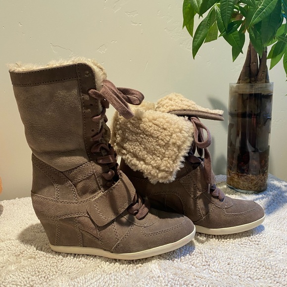 Ash Bowie sneakers/ wedges/ Boots
Taupe with Fur Brizz Sneakers size 37 US 7 - Picture 6 of 6